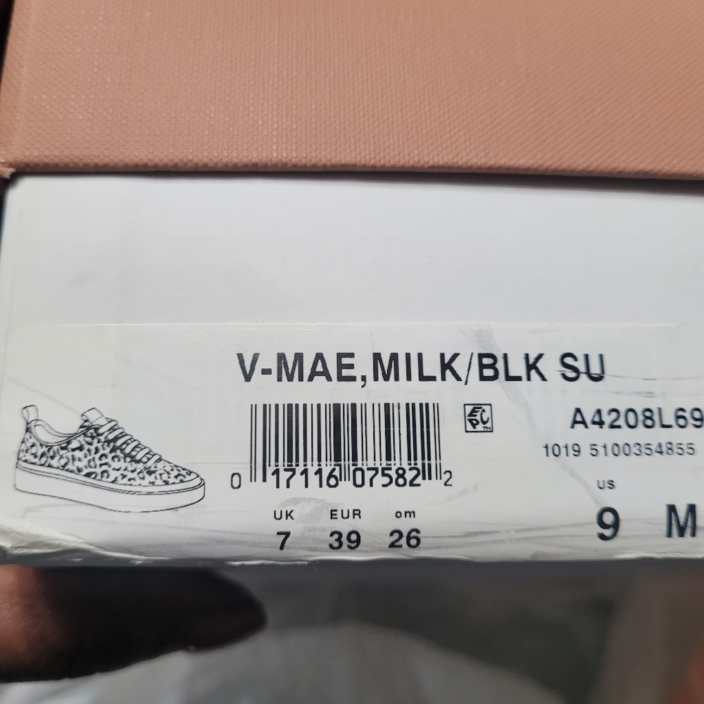 Women sneakers